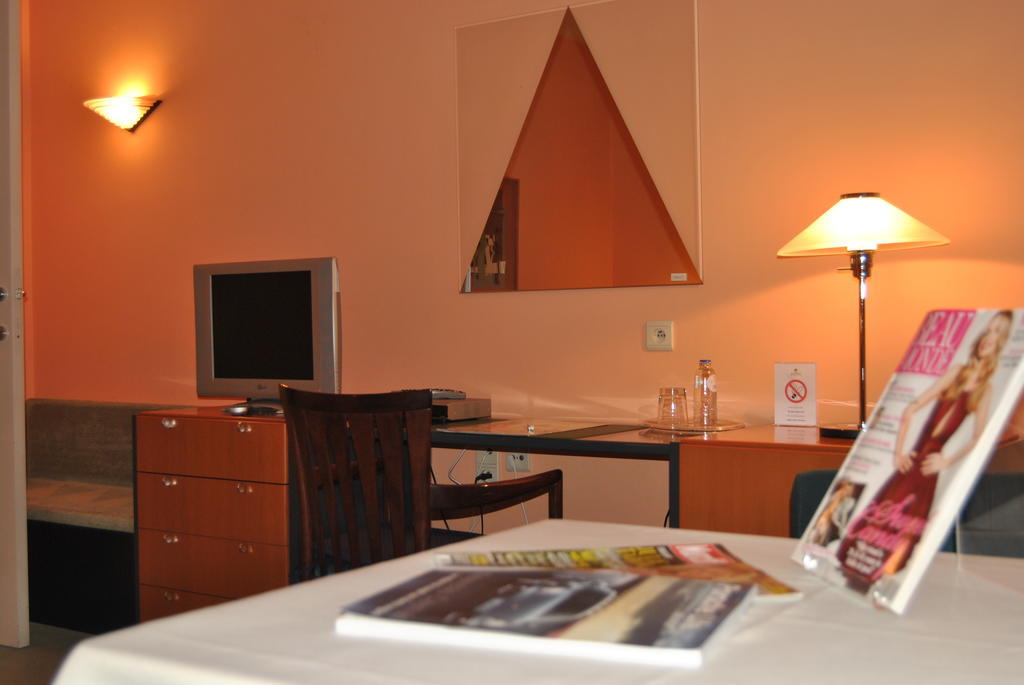 Sint-Pieters-Leeuw Greenpark Hotel מראה חיצוני תמונה