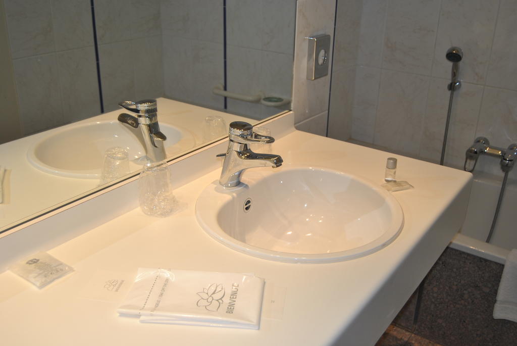 Sint-Pieters-Leeuw Greenpark Hotel חדר תמונה