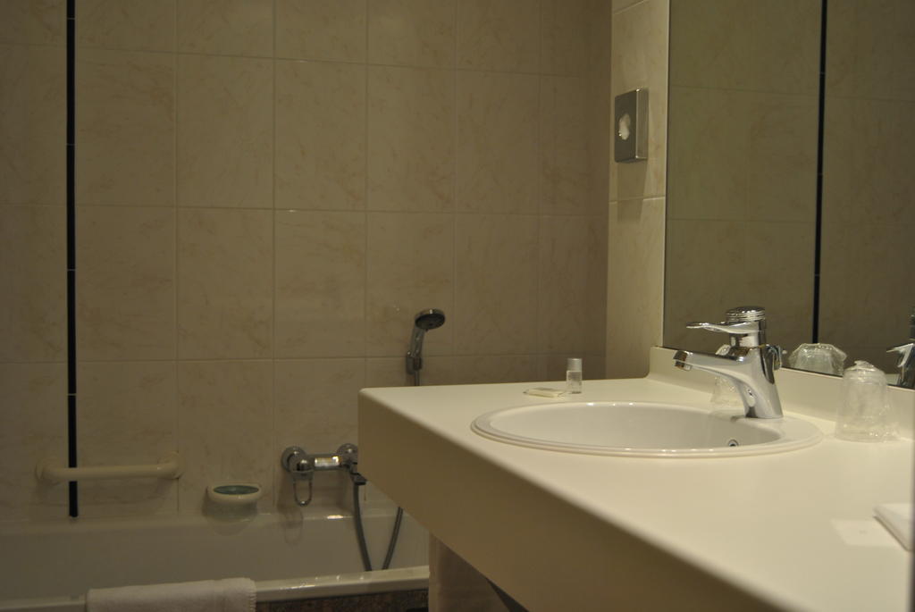 Sint-Pieters-Leeuw Greenpark Hotel חדר תמונה